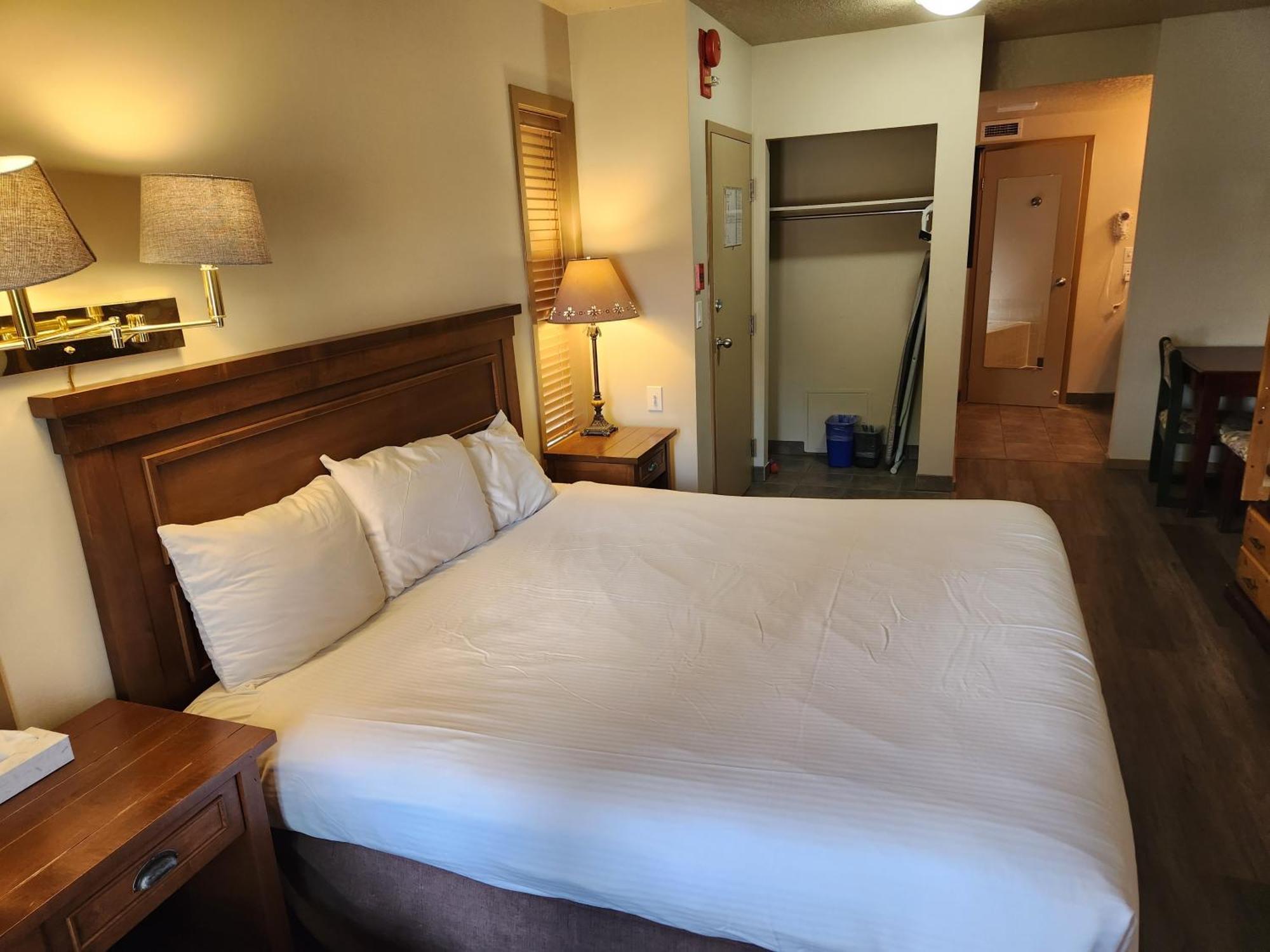 Waterton Lakes Lodge Resort Eksteriør billede